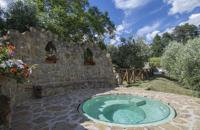 Private Villa with A/C, WIFI, hot tub, sauna, private pool, TV, patio, panoramic view, parking