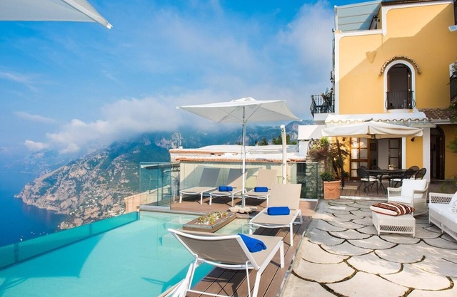 Private villa with heated pool and sea views near Positano