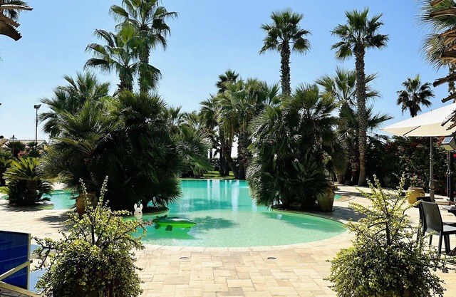 Private Villa with WIFI, hot tub, private pool, A/C, TV, patio, pets allowed, panoramic view