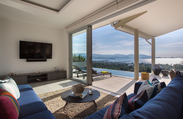 Private Villa with Large Living Area, Family Infinity Pool, Incredible Sunset