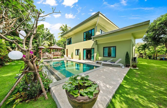 Private vIlla with pool. "Baan Suaan Serenity".4 bedroom tropical hide-away