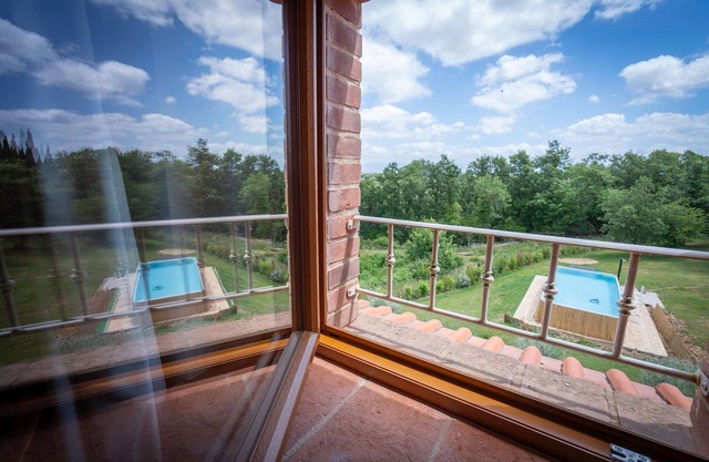 Private Villa with WIFI, A/C, private pool, TV, patio, panoramic view, close to Montepulciano