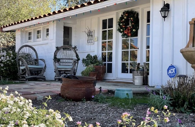 Private Winemaker's Cottage 3Bd/2Ba Sleeps 6 on Vineyard/Winery Parcel