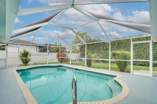 Private Yard and Pool Stunning Cape Coral Getaway!