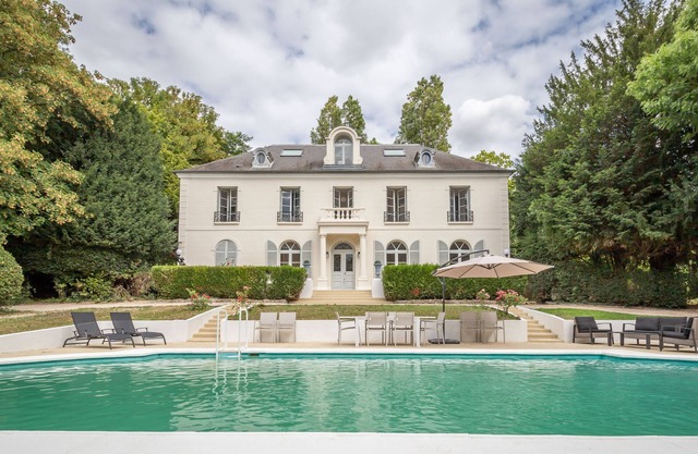 PrivateLodge - Villa with pool on the banks of the Marne