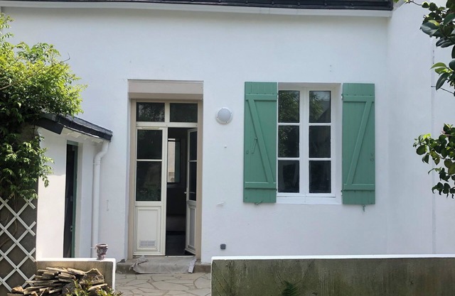 Proche Bord de Mer, Charmante Maison de Ville Rénovée Avec Terrasse et Jardin