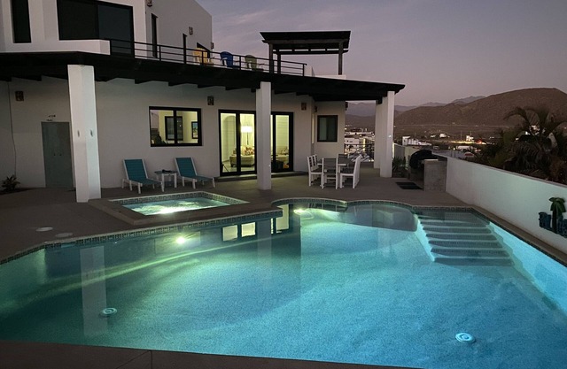 PROMO 5% WEEKLY/10% MONTHLYnVilla Emidora with heated pool and Jacuzzi!