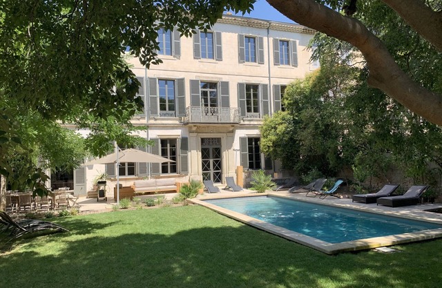 PROMOTION 12-19/07 Private mansion with bucolic garden in the heart of the city