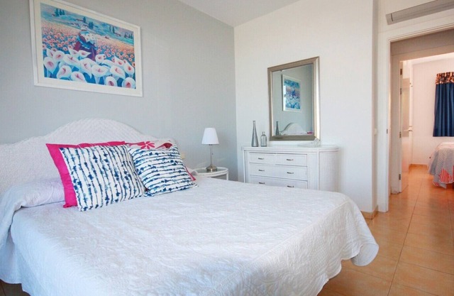 Property in Meloneras with pool and garden, near the beach.