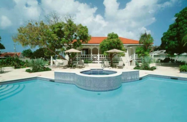 Prospect House: Elegant 5 Bedroom Retreat with Pool