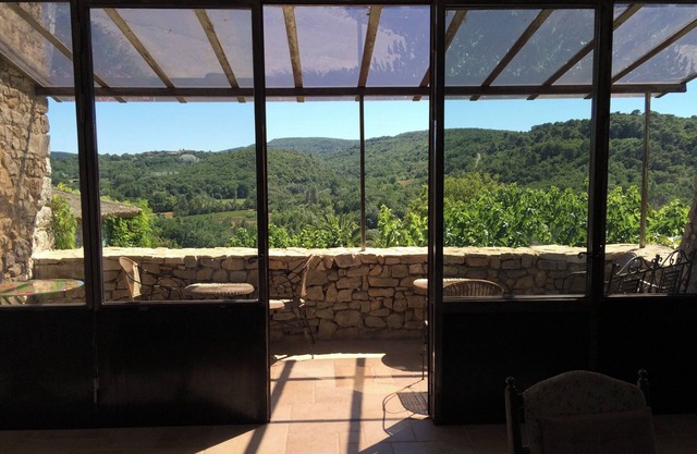 Provencal farmhouse for large family/friends, 7 bedrooms, garden, swimming pool
