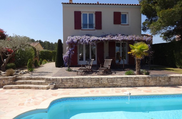 Provencal villa, heated pool, on Pont-Royal Golf Course