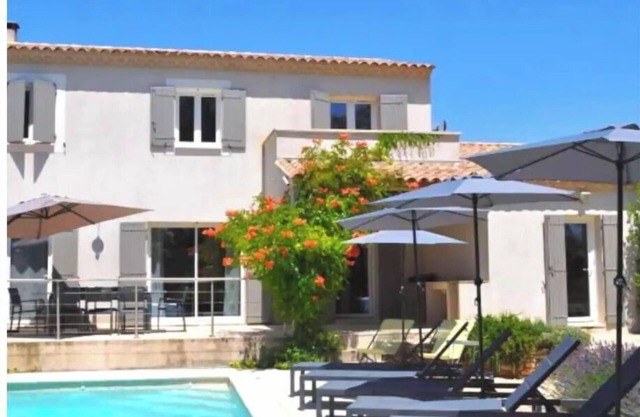 Provence Mon Amour is located close to the authentic village St Saturnin les Apt