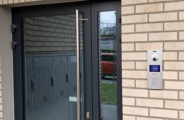 Przytulna kawalerka z wanną i wygodnym łóżkiem tuż obok Magnolia Park