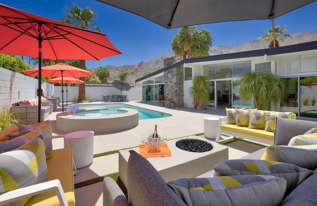 ps1957 Newly Renovated 5 BD/5 BA Mid-Century Home. New kitchens, baths, pool/spa