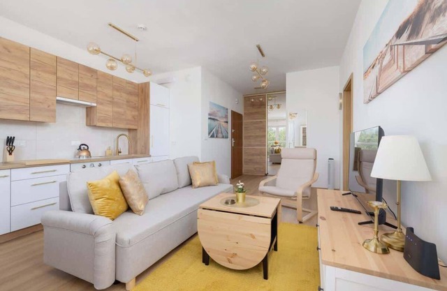 Pułaskiego 40 | Bright Beige Apartment | Pond View