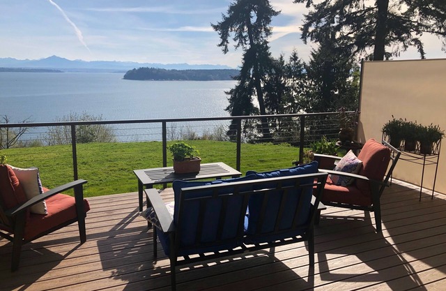 Puget Sound/Mtn Sunrise View - NO CLEANING FEE- *PLEASE READ FULL DESCRIPTION *