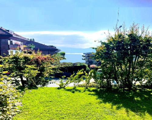 PULLY LAUSANNE sunny apartment on lakeside street and direct bus to Lausanne train station