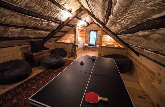 Pumpkin Hollow House/HotTub/Prvt Brook/Large Yard