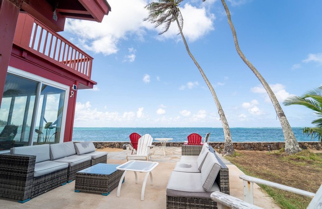 Punaluu Paradise Beach House "real ocean front"