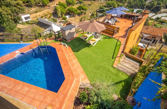 PURA VIDA LUX, SEA VIEW, A/C, BBQ, POOL, 7 PERSONS