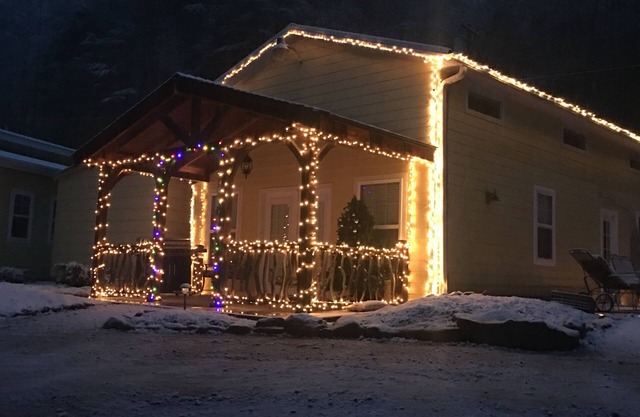 "PURA VIDA” with HOT TUB! 5 minutes from Downtown Brevard !