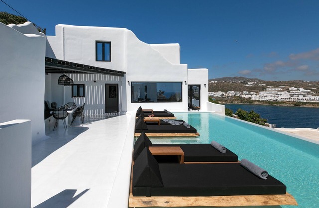 Pure luxury villa close to Nammos to cater even the most demanding travellers