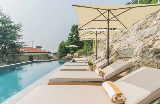 Pureview Luxury Suites, with breakfast & pool