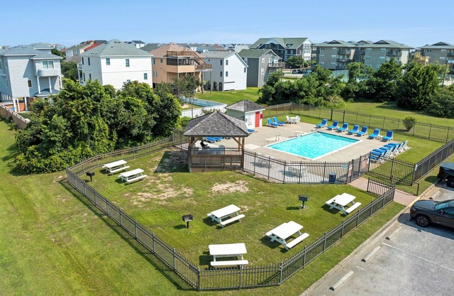 Purple Shells Only: Pool Access | 500ft. to Beach