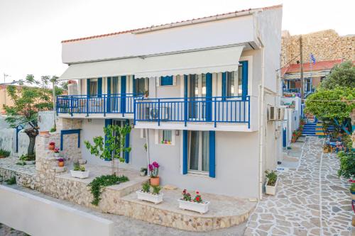 Pythagoreio Blue Street Apartment with Terrace