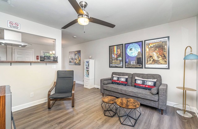 QC Retro - Stylish 2-Queen bedroom townhome in Center City Charlotte