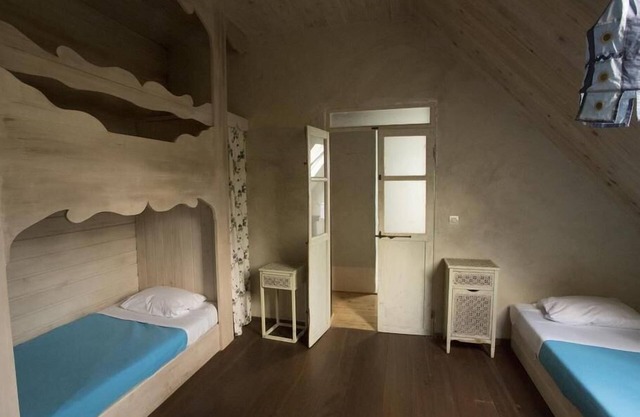 Quad room-Family-Private Bathroom-Balcony-Vue mer ou jardin