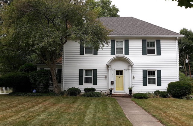 Quaint 4BR-home in historic Marquette Park. Less than 2 miles from Notre Dame.