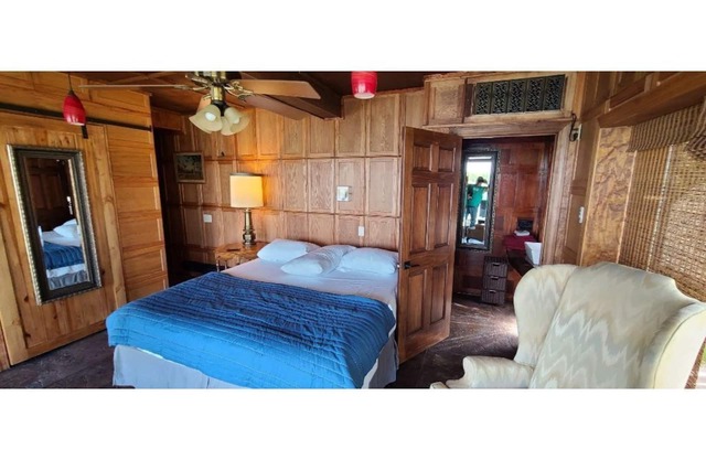 Quaint and peaceful waterfront cabin Unit 1