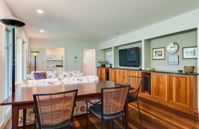 Quaint Loft Suite - Explore nearby Charlottesville and Wineries Dog Friendly
