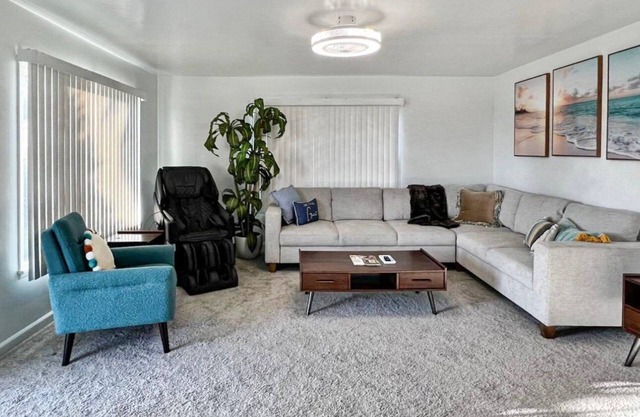 Quaint Mid-Century Cottage by the Coast