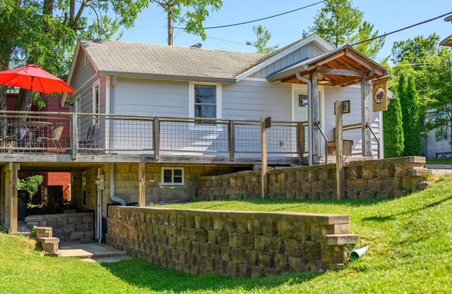 Quaint, renovated cottage in Nashville!