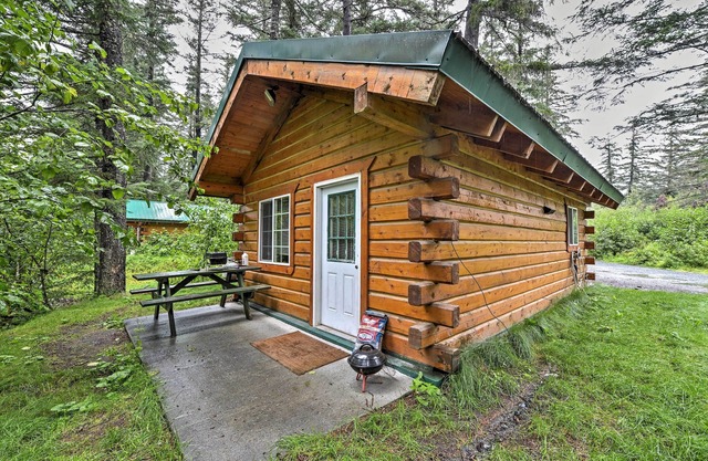 Quaint Seward Studio Cabin on Scenic Salmon Creek!