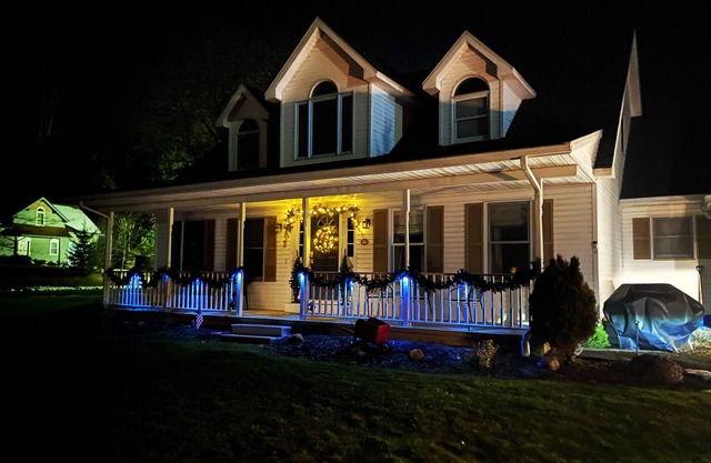 Quality in Town, Hot Tub Great Reviews!CLEAN! Comfy Beds Photo wall Game room