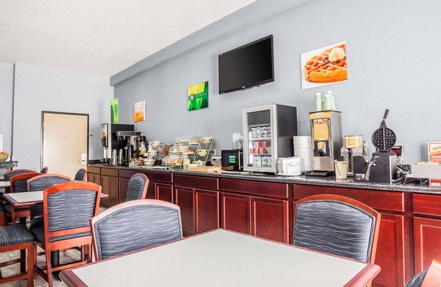 Quality Inn & Suites Altoona - Des Moines