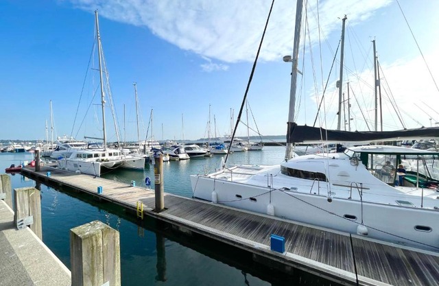Quay & Sea View Spacious Modern Secure Parking