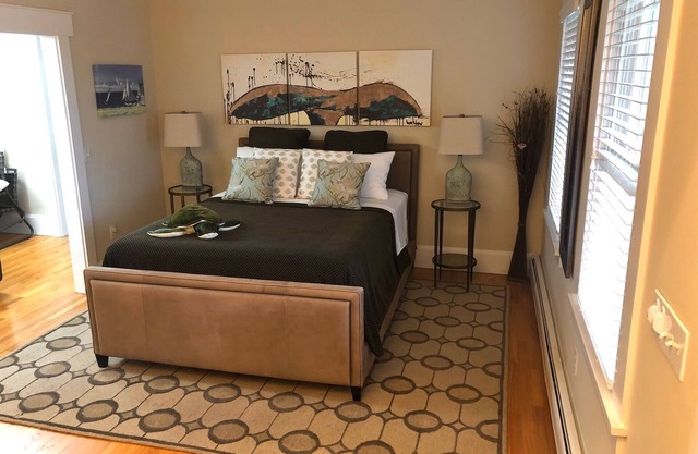 Queen Anne style Home with Private entrance 1B/1B unit in Historic Provincetown