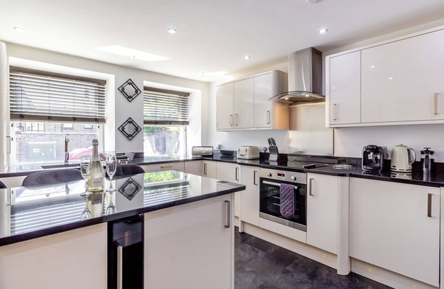 QUEEN ANNE SUITE, family friendly, luxury holiday cottage in Stanhope