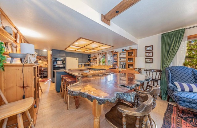 Queen Anne Villa by Bass Lake, 20 min to Yosemite