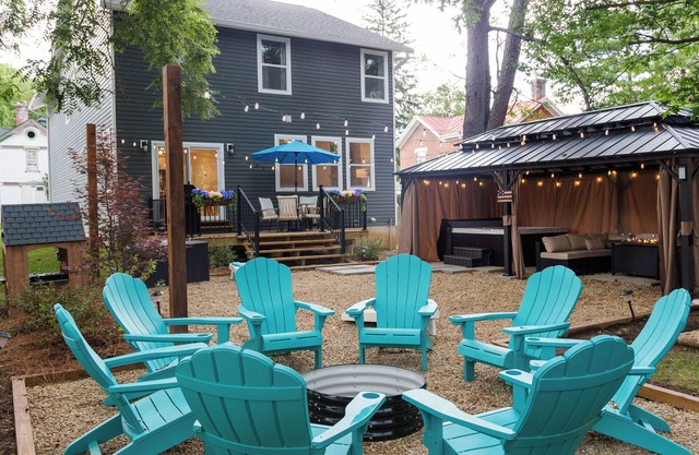 Queen City Family House - 5BR/Backyard/Home Theater/Kid Friendly