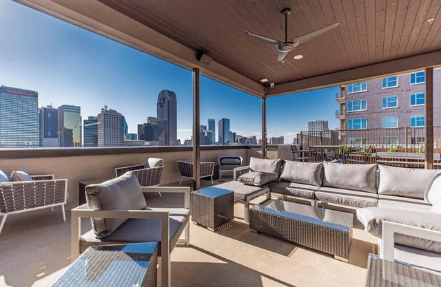 Queen City House of Animals - 2 BR /1BA : Close to Uptown Charlotte