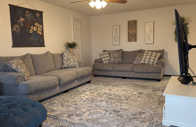 Queen's Quarters : 3 bedroom/1 bath Townhome, Centrally Located.