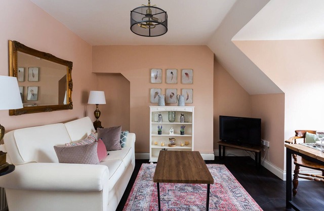 Queenie - Budget 1 bedroom apartment