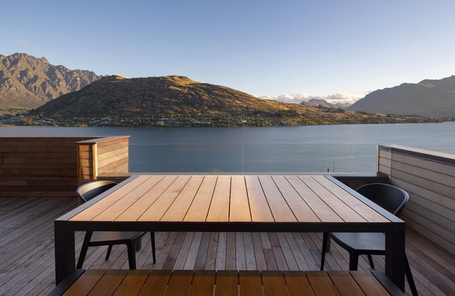 Queenstown Lake & Mountain Magic