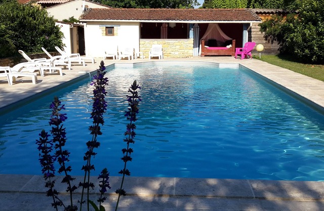 Quercynoise farm w/pool, peaceful setting, in the vineyards of wine from Cahors